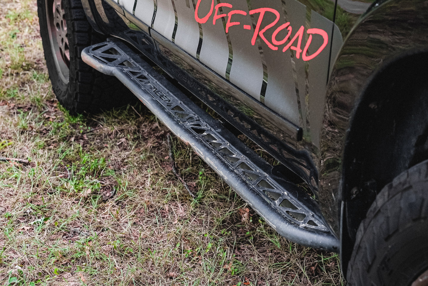 Tandem Off-Road Weld-on Sliders with Full Top Plate